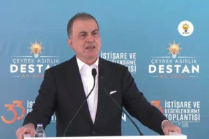 AK Parti Sözcüsü Ömer Çelik, 'Terörsüz Türkiye' sürecinde yeni bir aşamaya gelindiğini ve yasal düzenlemenin Meclis'e gelmesi gerektiğini belirtti.