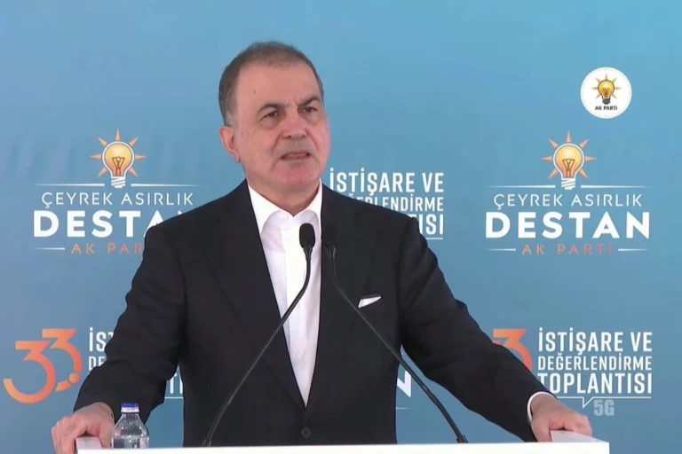 AK Parti Sözcüsü Ömer Çelik, 'Terörsüz Türkiye' sürecinde yeni bir aşamaya gelindiğini ve yasal düzenlemenin Meclis'e gelmesi gerektiğini belirtti.