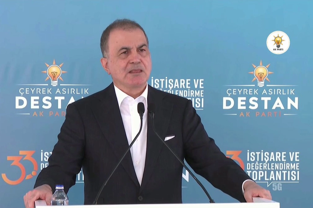 AK Parti Sözcüsü Ömer Çelik, 'Terörsüz Türkiye' sürecinde yeni bir aşamaya gelindiğini ve yasal düzenlemenin Meclis'e gelmesi gerektiğini belirtti.