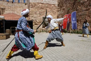 Bursa Zindankapı'da düzenlenen Geleneksel Türk Kılıcı Turnuvası'ndan bir görünüm