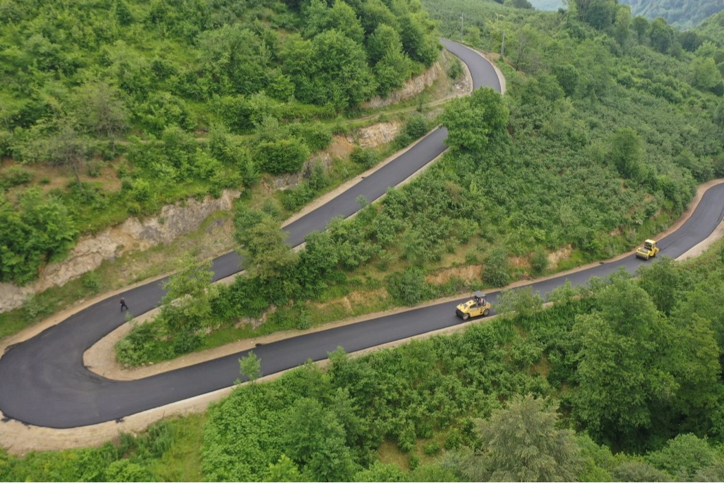 Ordu Gürgentepe Gölköy bağlantı yolunda sıcak asfalt çalışması