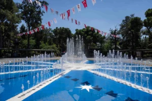 Bornova Büyükpark'taki yenilenen kuru havuzun 'Kuzey Yıldızı' temalı tasarımı
