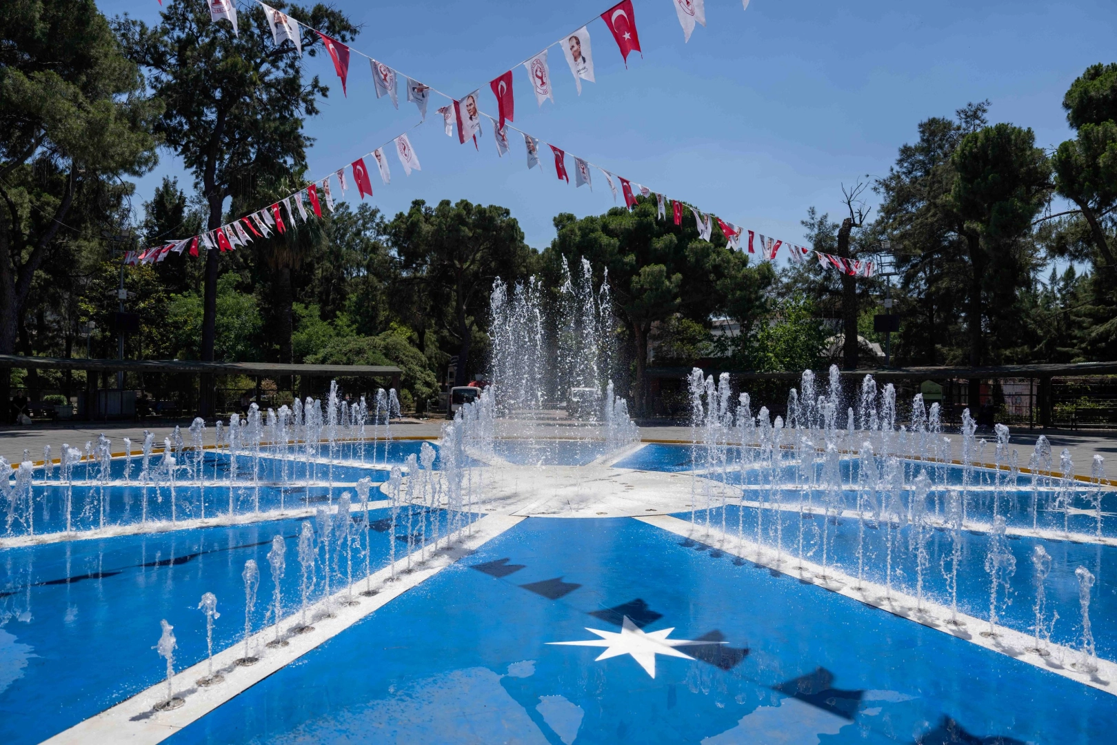 Bornova Büyükpark'taki yenilenen kuru havuzun 'Kuzey Yıldızı' temalı tasarımı