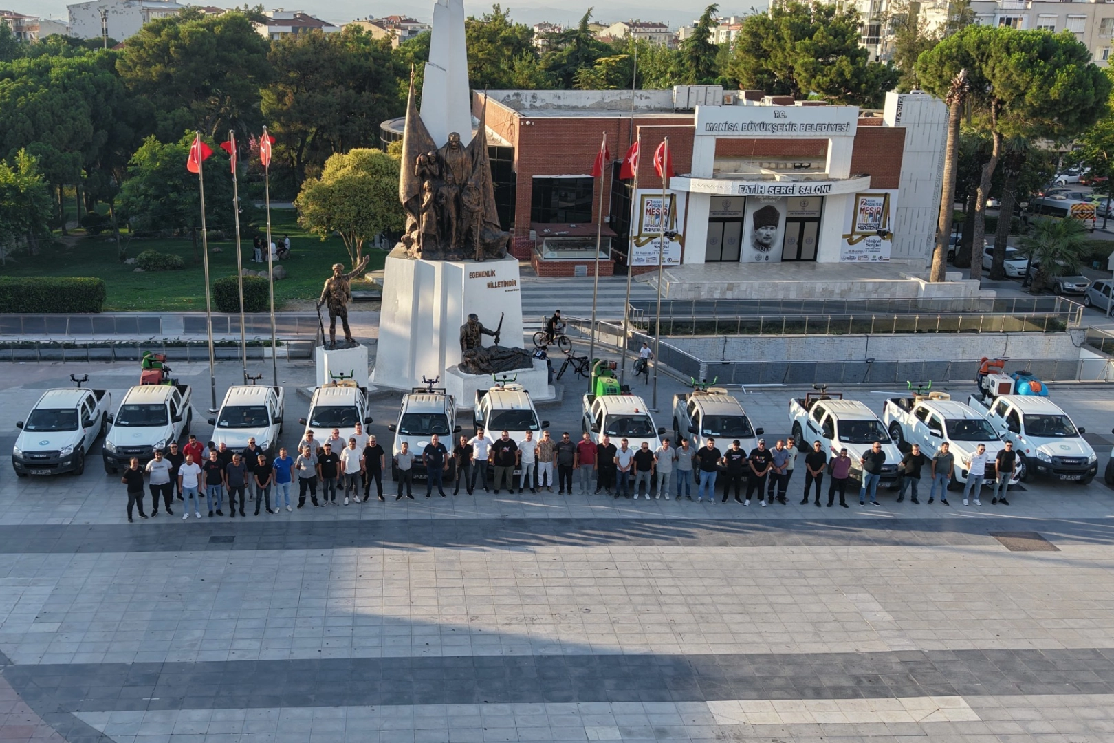 Manisa'da Şehzadeler ve Yunusemre ilçelerinde sivrisineklere karşı eş zamanlı ilaçlama çalışması