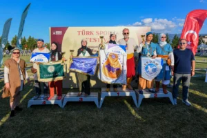 Bursa Osmangazi'de Geleneksel Okçuluk Festivali'nde sporcular mücadele ediyor