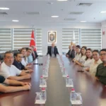 Kazakistanlı hekimler Trakya Üniversitesi'nde eğitimlerini tamamlarken sertifika alıyorlar.