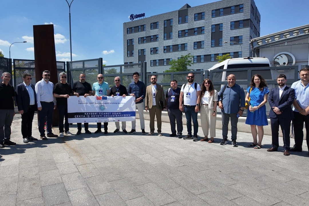 Kayseri Ticaret Odası heyeti, Prag'da düzenlenen DigiConnect projesi kapsamında iş birliği fırsatlarını değerlendiriyor.