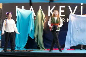 Kocaeli Halkevi Gençlik Merkezi'nde 'Her Ses Bir Işıktır' temalı sanat kapanış programı