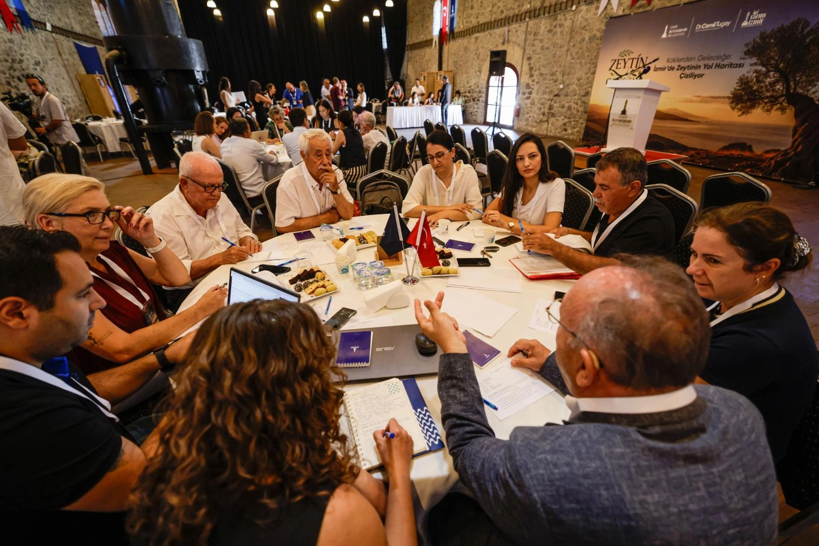 İzmir Zeytin Çalıştayı'nda sektör temsilcileri bir araya geldi