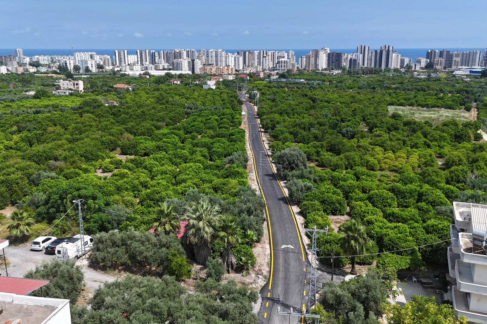 Mersin'de Mezitli ve Toroslar ilçelerinde yenilenen yollar