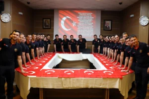 Kocaeli İtfaiyesi'nde yeni göreve başlayan 94 itfaiyeci personel törenle yemin etti.