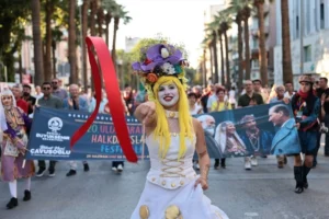 Denizli 20. Uluslararası Halk Dansları Festivali kortej yürüyüşü