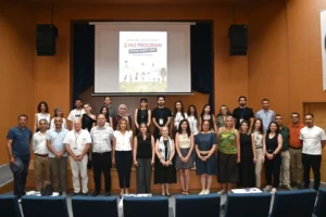 Karabağlar Akademi'nin 'Çocuk Dostu Kent' temalı ikinci yaz programı açılışından genel görünüm.