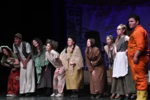 Osmangazi Belediyesi Genç Sahne tiyatro atölyesi öğrencilerinin Sidikli Kasabası oyunu performansı.