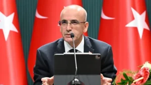 Ekonomi Bakanı Mehmet Şimşek, Türkiye'nin ihracatındaki artışı ve dış ticaretteki iyileşmeyi değerlendiriyor.