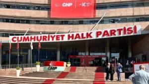 CHP İstanbul İl Yönetimi'nin görevine devam edip etmeyeceğiyle ilgili mahkeme kararı