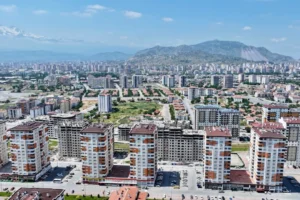 Kocasinan Belediyesi'nin Yunusemre Kentsel Dönüşüm Alanı'ndaki yapımı devam eden rezerv konutlar