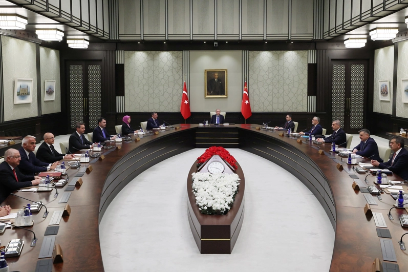 Türkiye Kabinesi'nde beklenen büyük değişiklikler ve görevden ayrılması beklenen 6 bakanın yerine gelecek olası isimler.