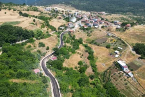 Bursa Orhaneli Göktepe Mahallesi'nde devam eden yol yenileme çalışmaları