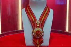 1 Temmuz Madalyası ile onurlandırılan Çin Komünist Partisi üyeleri