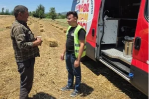 Denizli'de sıcak havada çiftçilere soğuk su ve limonata ikramı
