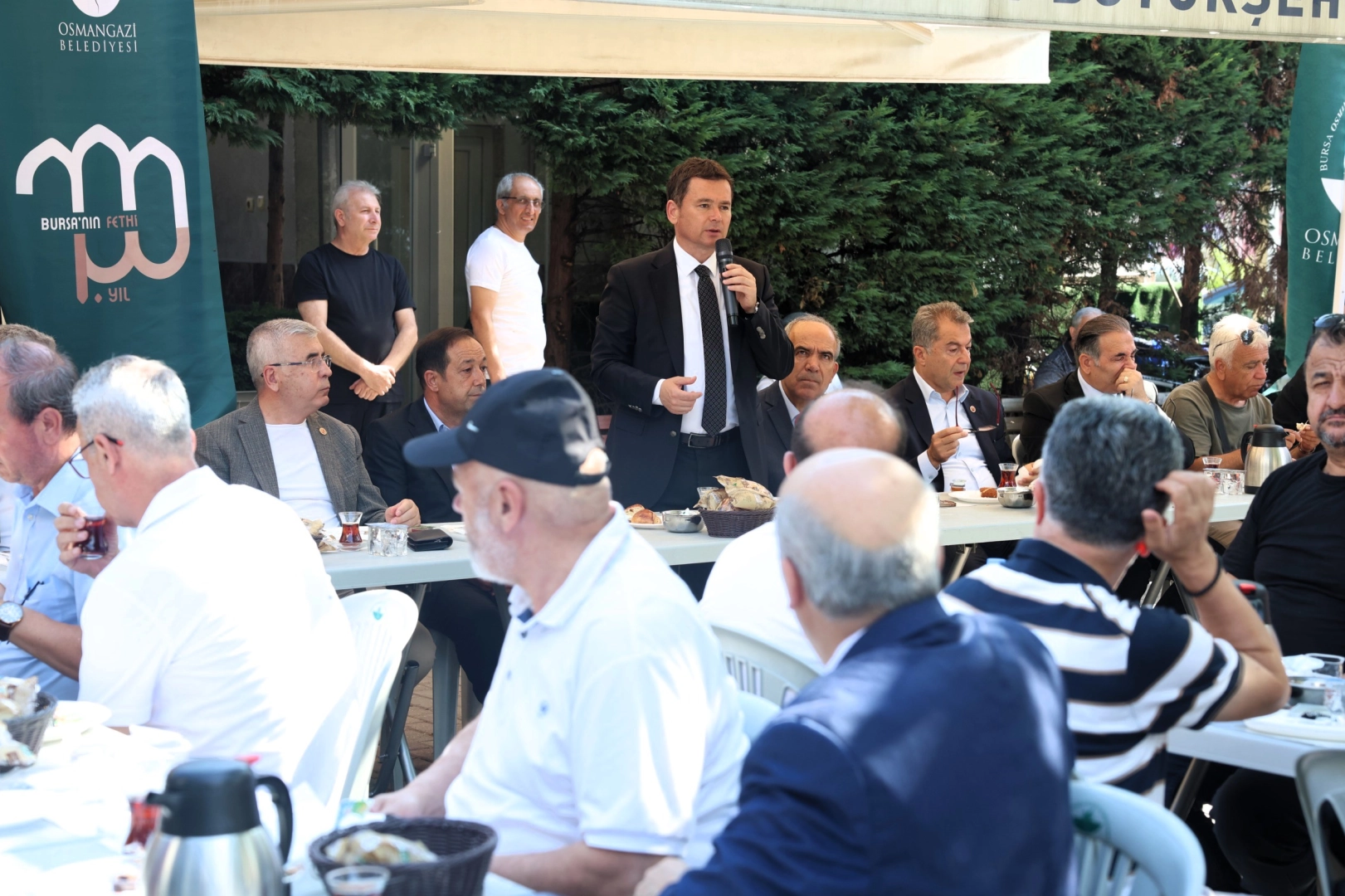 Osmangazi Belediye Başkanı Erkan Aydın, Alemdar Mahallesi'nde vatandaşlarla buluştu.