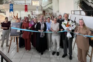 Bursa Yıldırım'da düzenlenen '700 Yıllık Tanıklık' fotoğraf sergisinden bir kare.