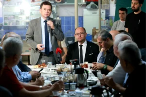 Osmangazi Belediye Başkanı Erkan Aydın, ayakkabıcı esnafıyla yeni yer müjdesi için görüştü.