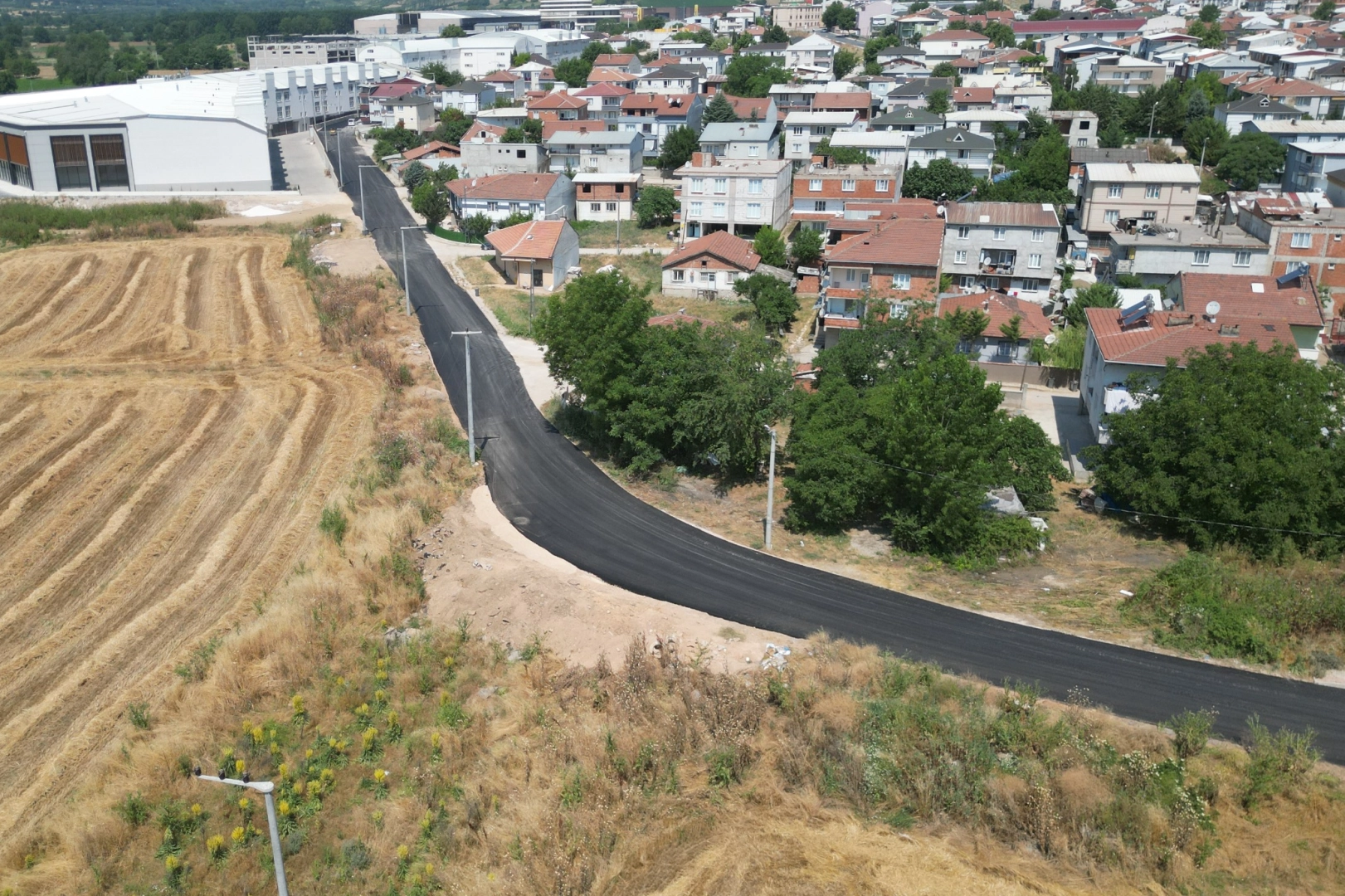 Bursa İnegöl'de Zambak Caddesi asfalt kaplama çalışması