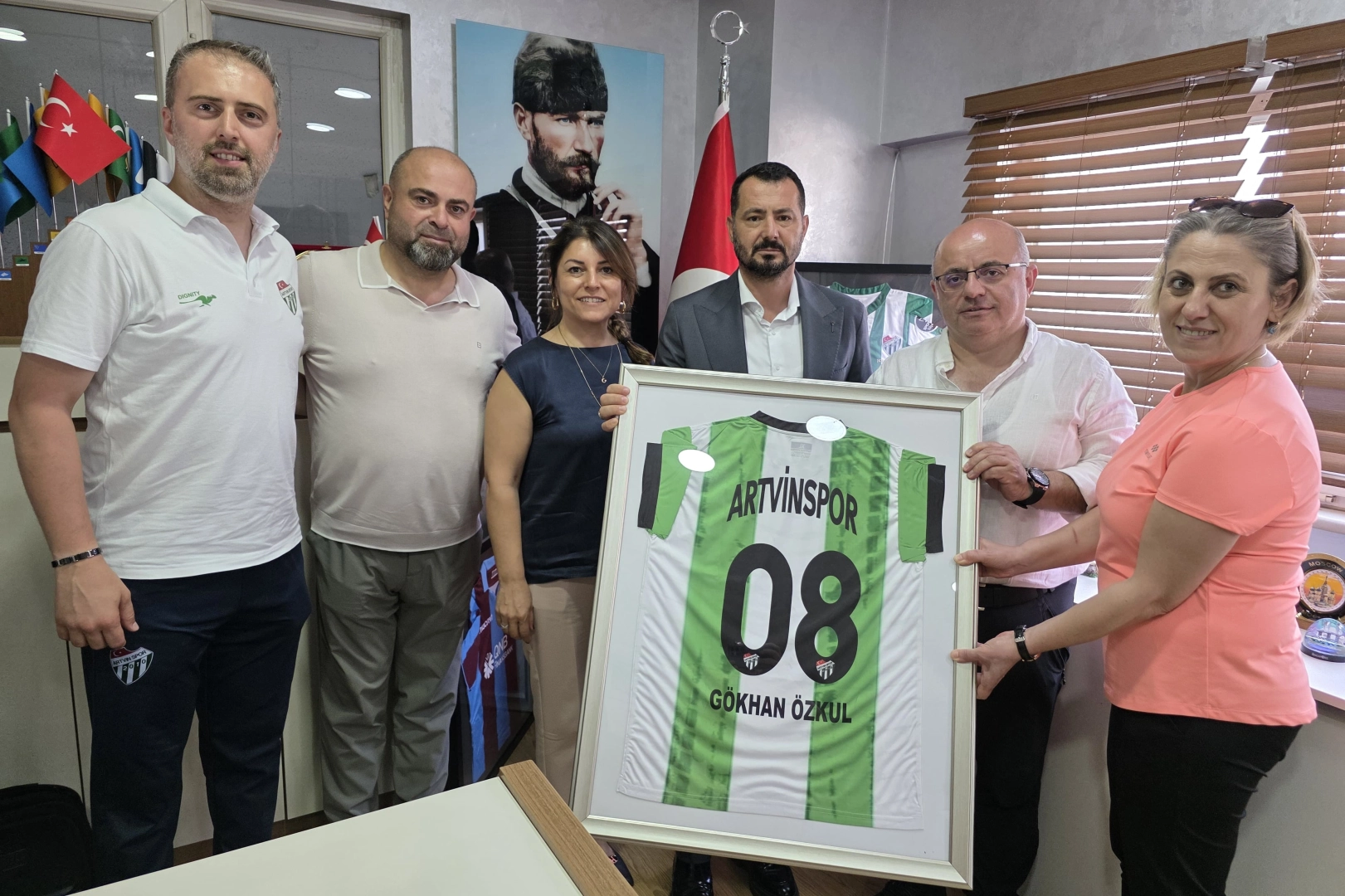 Artvinspor Kadın Voleybol Takımı'na Bursa'dan Cemka Poliüretan Metal sponsorluk desteği