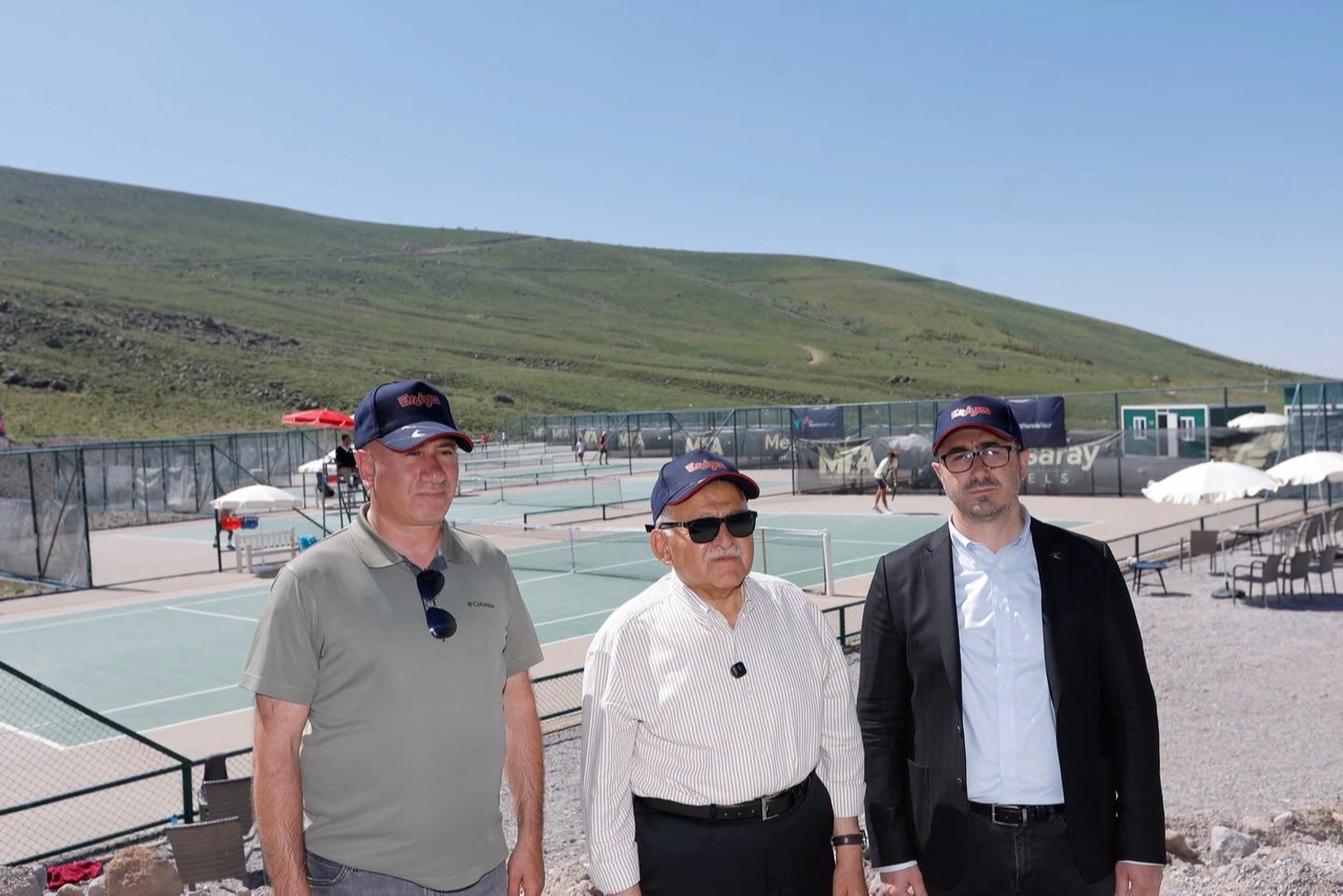 Erciyes'te düzenlenen Dünya Tenis Turu'nda sporcular mücadele ediyor