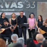 İzmir Karabağlar'da Madımak Katliamı'nda hayatını kaybeden 35 can anıldı