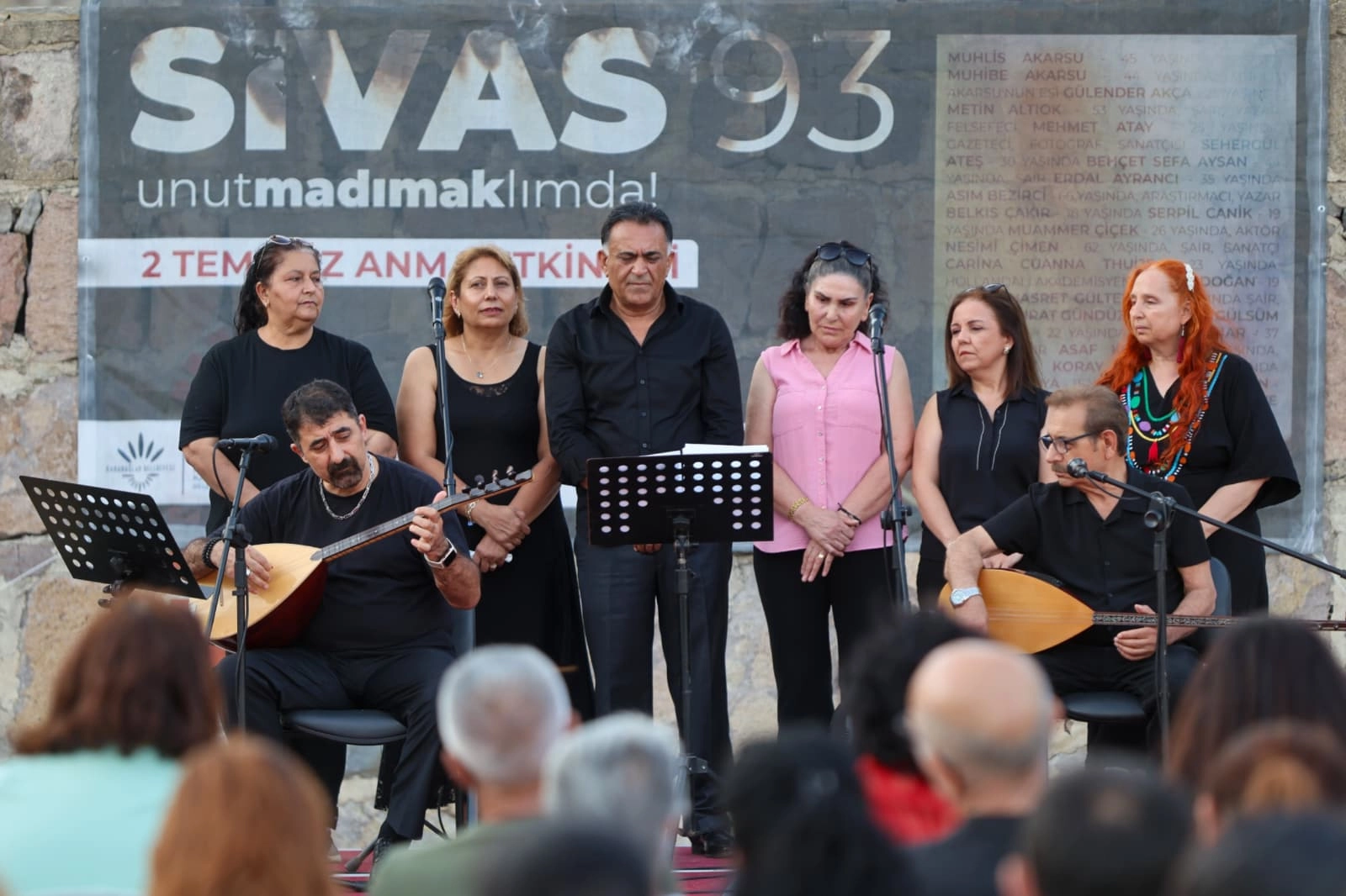 İzmir Karabağlar'da Madımak Katliamı'nda hayatını kaybeden 35 can anıldı