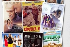 Denizli'de açık hava sinemasında film izleyen seyirciler