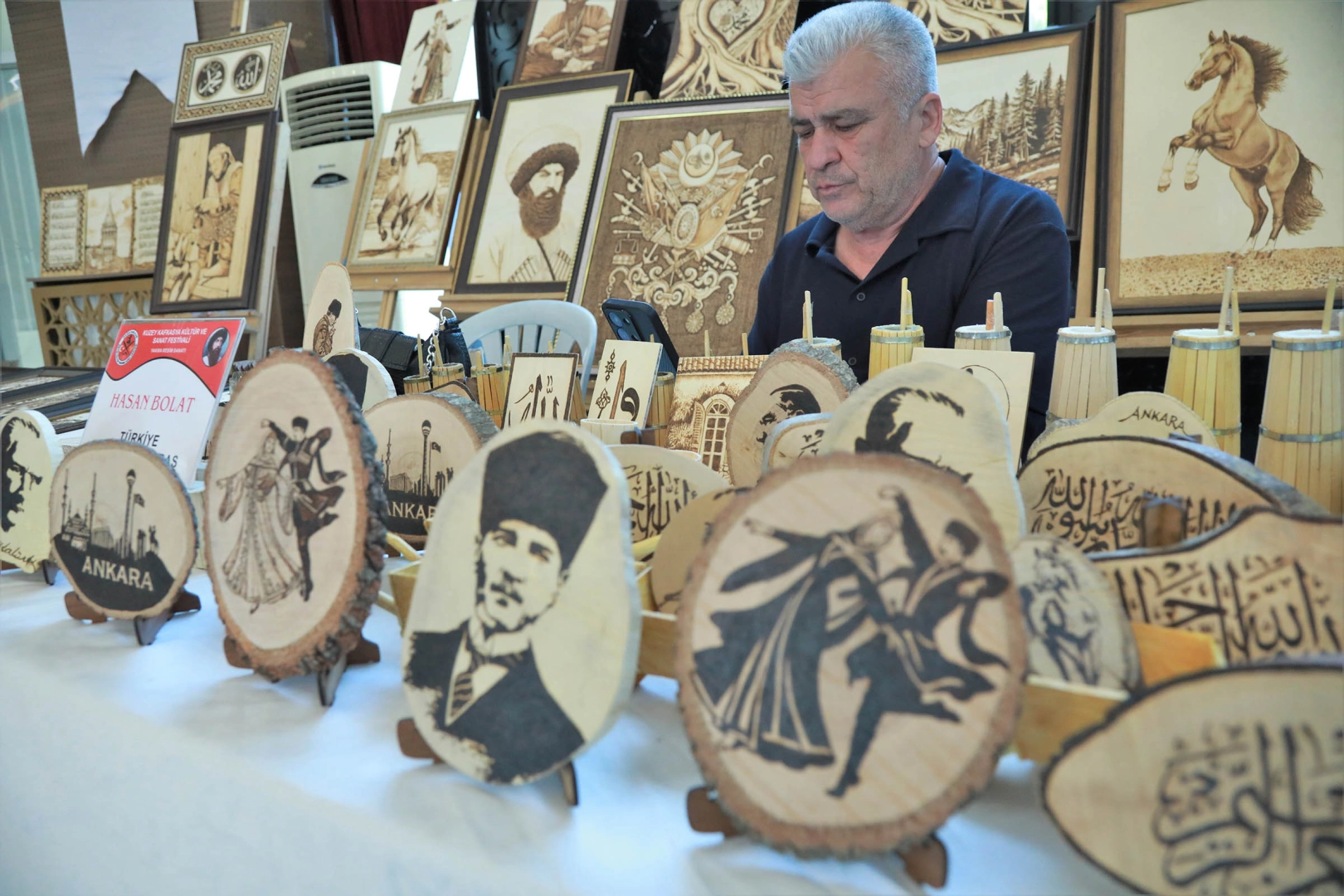 Keçiören'de düzenlenen Kafkas Kültür ve Sanat Festivali'nden genel bir görünüm.