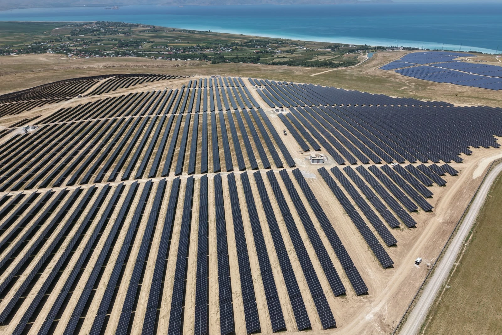 Van Güneş Enerjisi Santrali'nin tamamlanma aşamasındaki genel görünümü