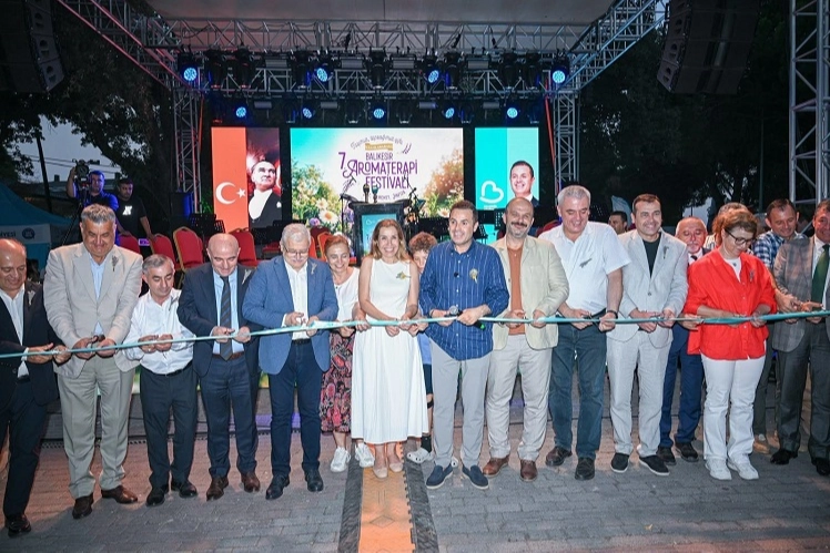 Uluslararası 7. Balıkesir Aromaterapi Festivali açılışından genel görünüm