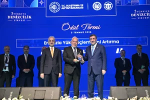 Tosyalı İskenderun Limanı 'Yük Elleçlemesini En Fazla Artıran Liman' ödülü alırken