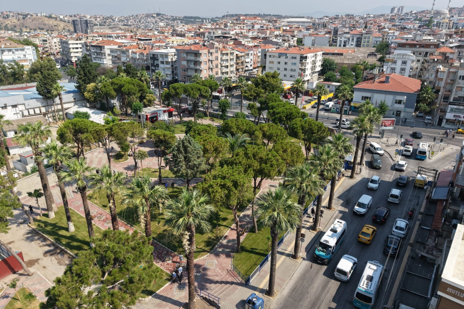 İzmir Buca'daki Şirinyer Parkı'nın yenilenmiş modern ve yeşil hali