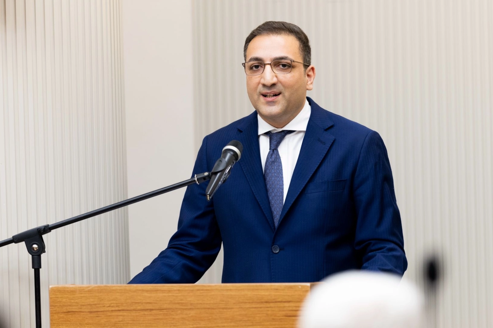 Balçova Belediye Başkanı Onur Yiğit'in görevden uzaklaştırılmasına dair haber görseli