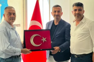 Eroğlu kardeşler, Ortadoğu Gazeteciler Cemiyeti Başkanı Nihat Aydın'ı ziyaret etti.