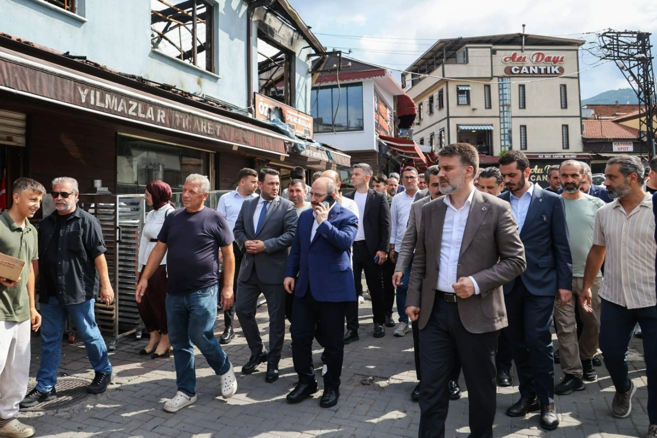 Bursa Kayhan Çarşısı'nda yangın sonrası yaraların sarılması ve esnafa destek ziyaretleri