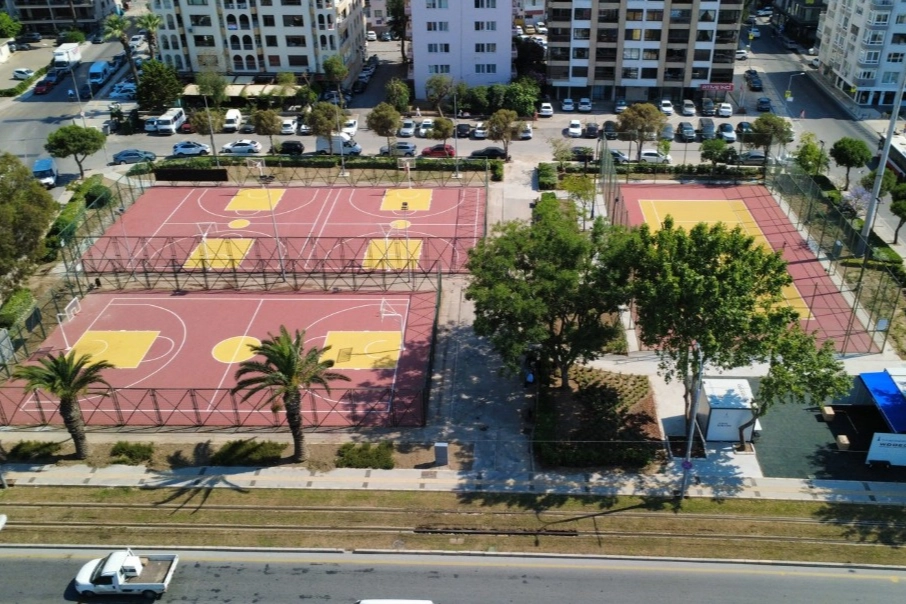 İzmir Göztepe'de yeni açılan ücretsiz spor istasyonu