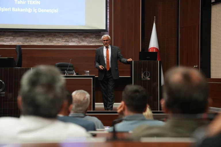 Keçiören Belediyesi personeline mali yönetim ve kontrol kanunu eğitimi veriliyor