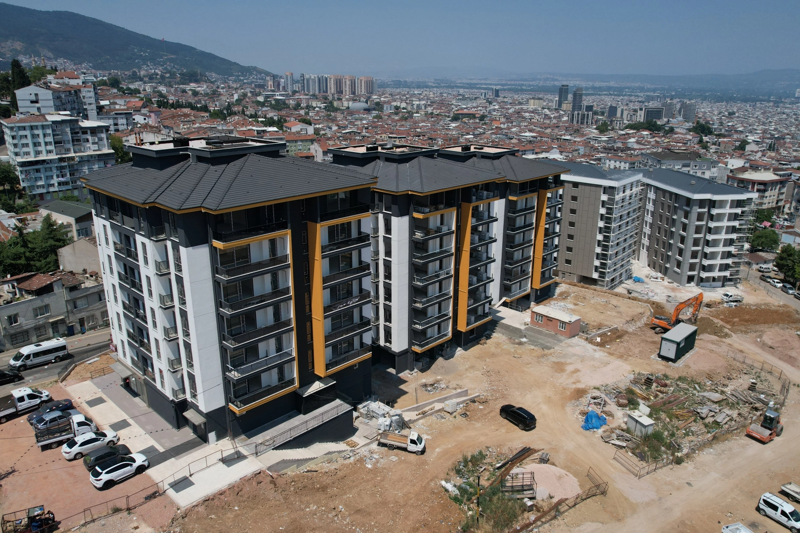 Bursa Yıldırım'da kentsel dönüşüm projesi kapsamında inşa edilen yeni konutlar