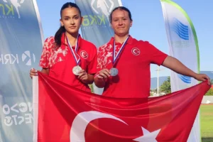 Bursa Büyükşehir Belediyesporlu atletler Damla Özbay ve Azranur Sancaklı Balkan Atletizm Şampiyonası'nda gümüş madalya kazandı.