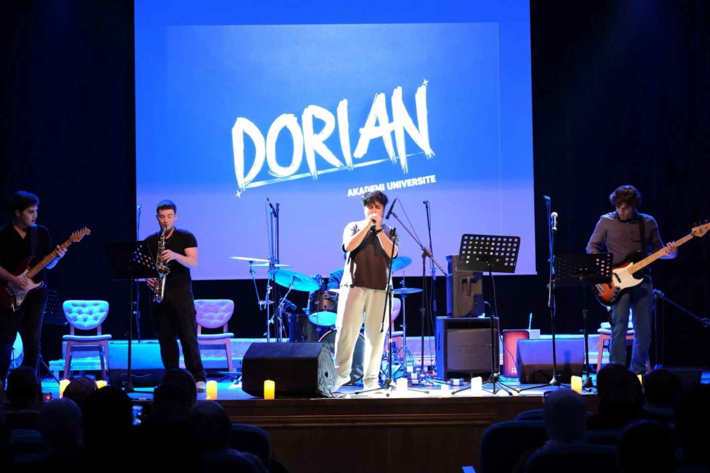 Halkevi Gençlik Merkezi'nde düzenlenen yıl sonu konserinden genel bir görüntü
