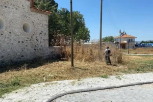 Manisa Büyükşehir Belediyesi'nin Karacaahmet Türbesi'nde gerçekleştirdiği kapsamlı temizlik çalışması