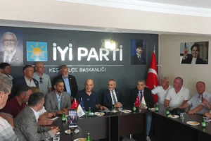 Turhan Çömez Keşan'da tek adam rejimini eleştiriyor