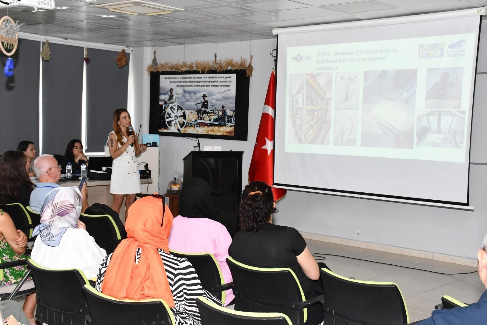 Balıkesir'de düzenlenen Aromaterapi Festivali'nde Anadolu ölmez çiçeklerinin kozmetik ve tıbbi potansiyeli ele alındı.